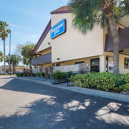 Bay Inn On Busch タンパ エクステリア 写真