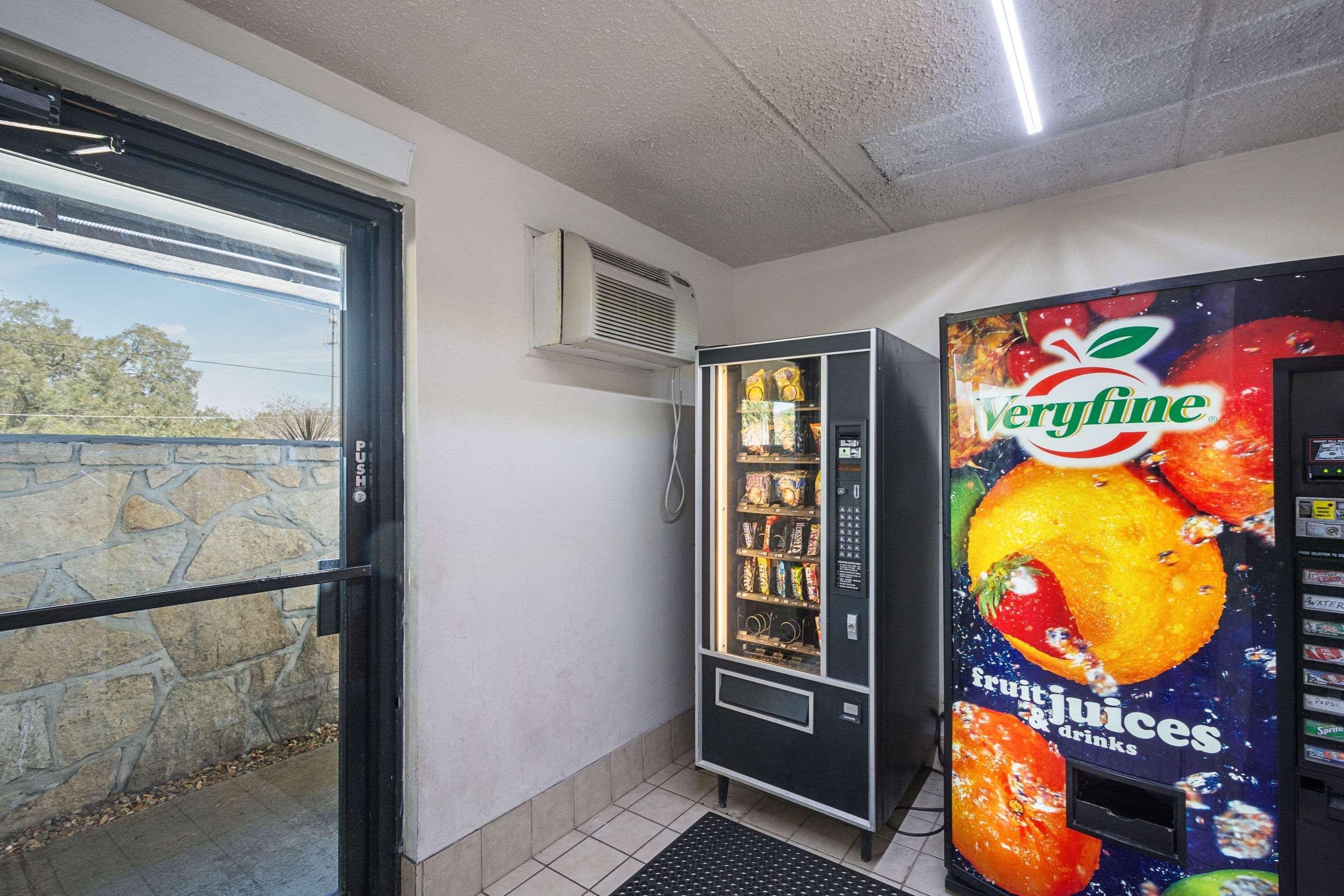 Bay Inn On Busch タンパ エクステリア 写真