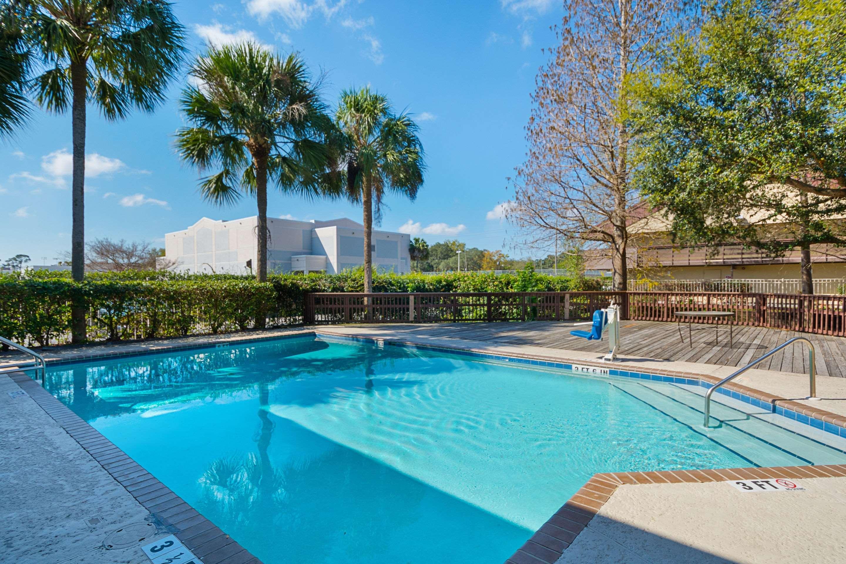 Bay Inn On Busch タンパ エクステリア 写真