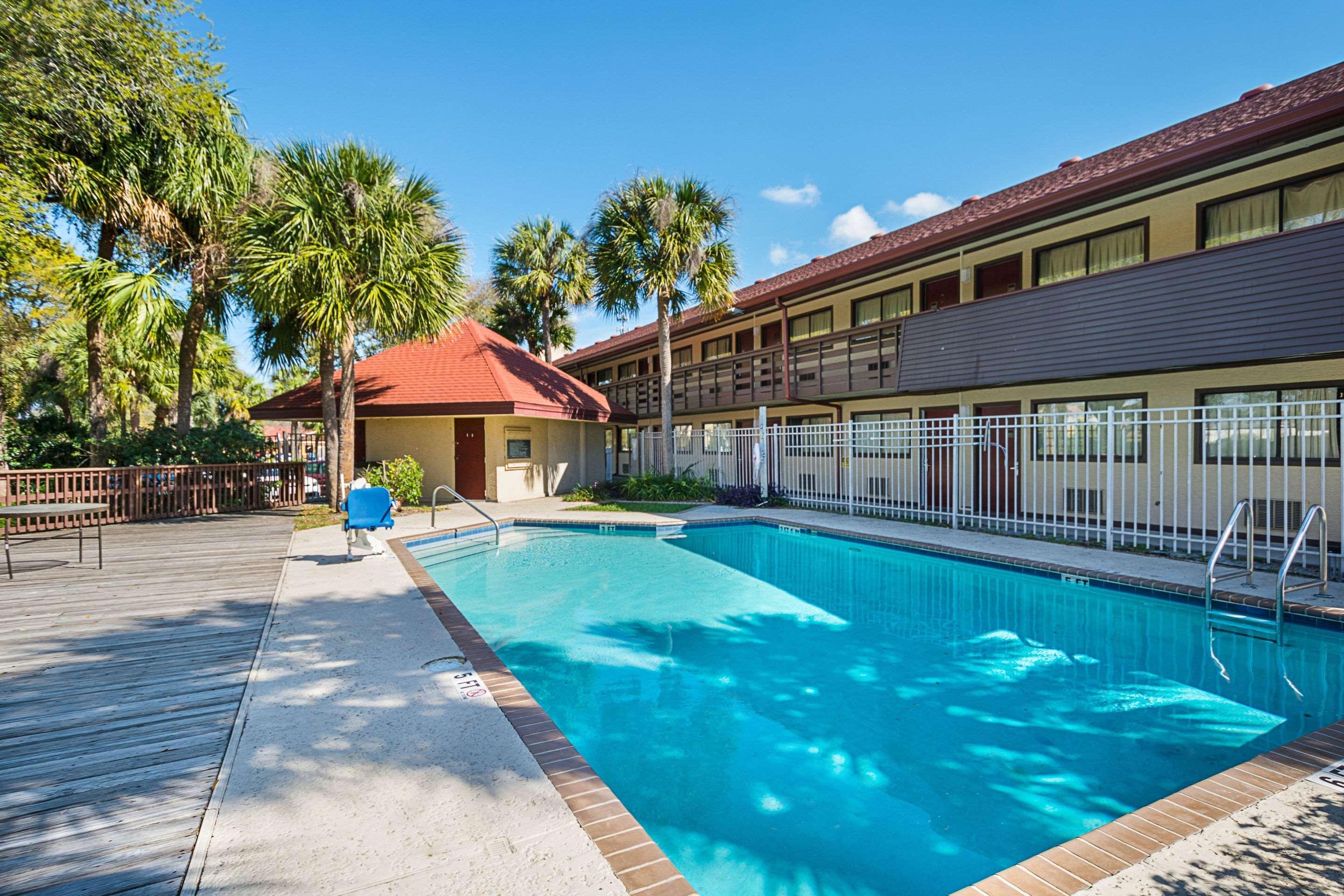 Bay Inn On Busch タンパ エクステリア 写真