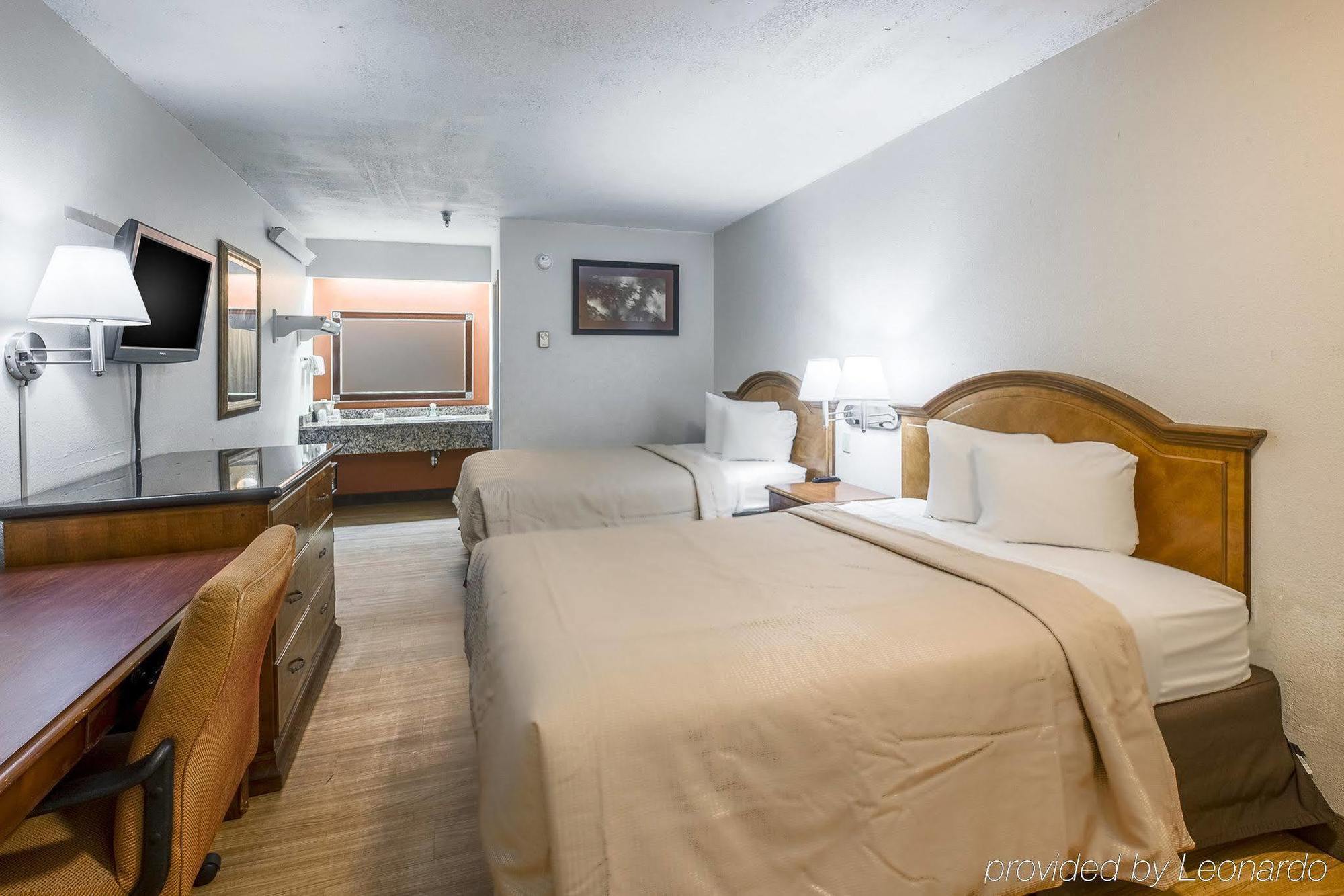 Bay Inn On Busch タンパ エクステリア 写真