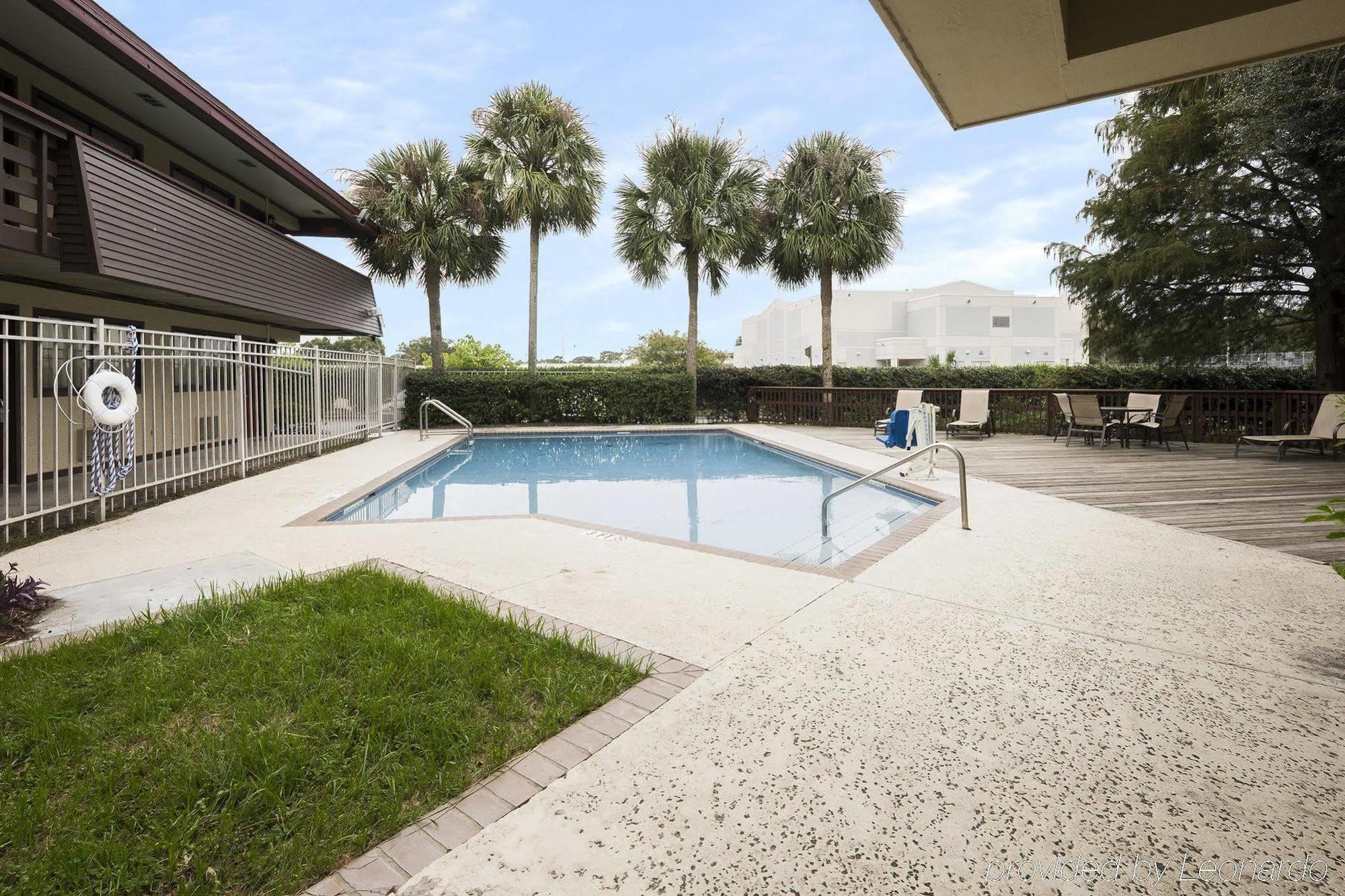 Bay Inn On Busch タンパ エクステリア 写真