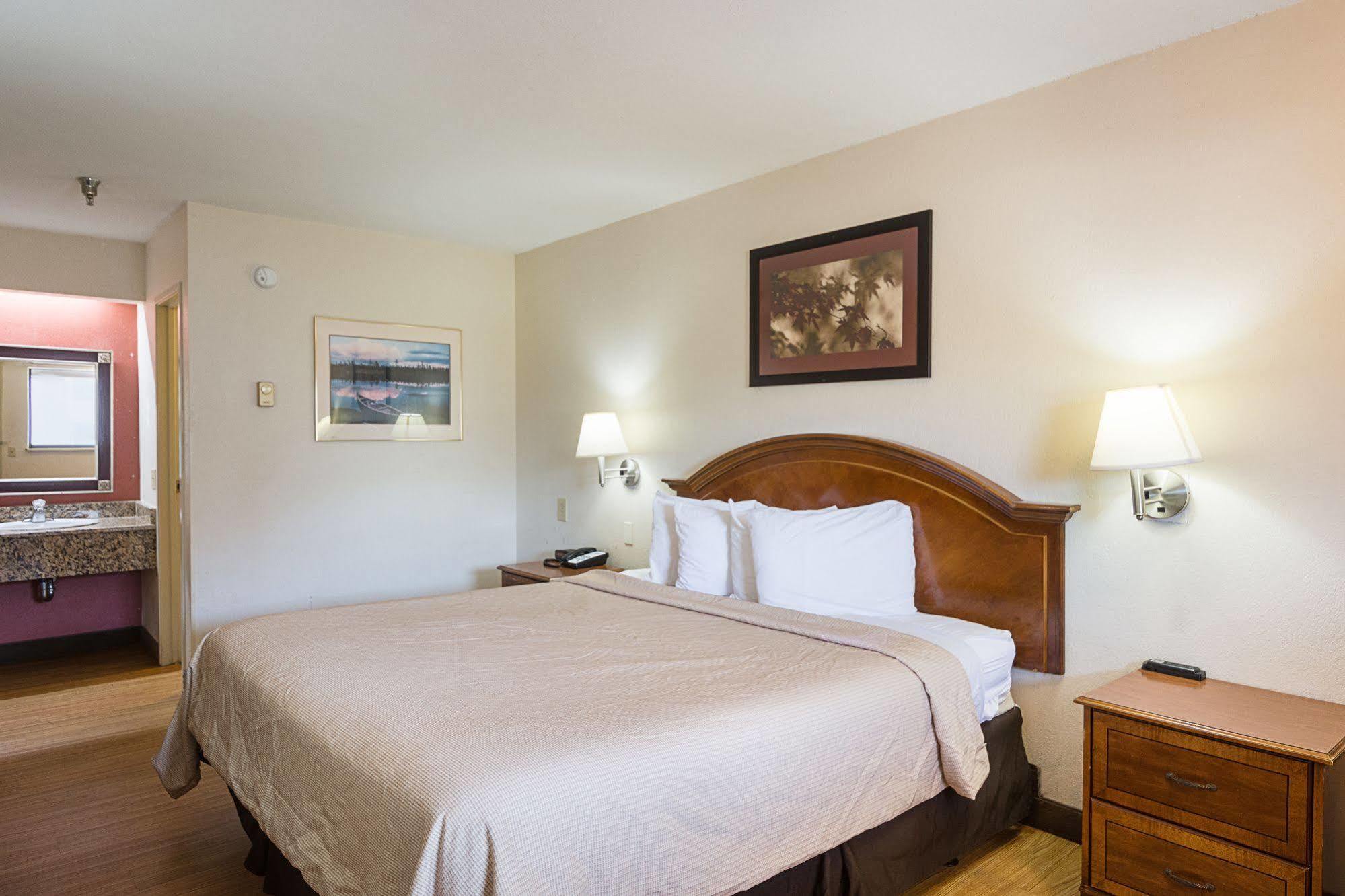 Bay Inn On Busch タンパ エクステリア 写真
