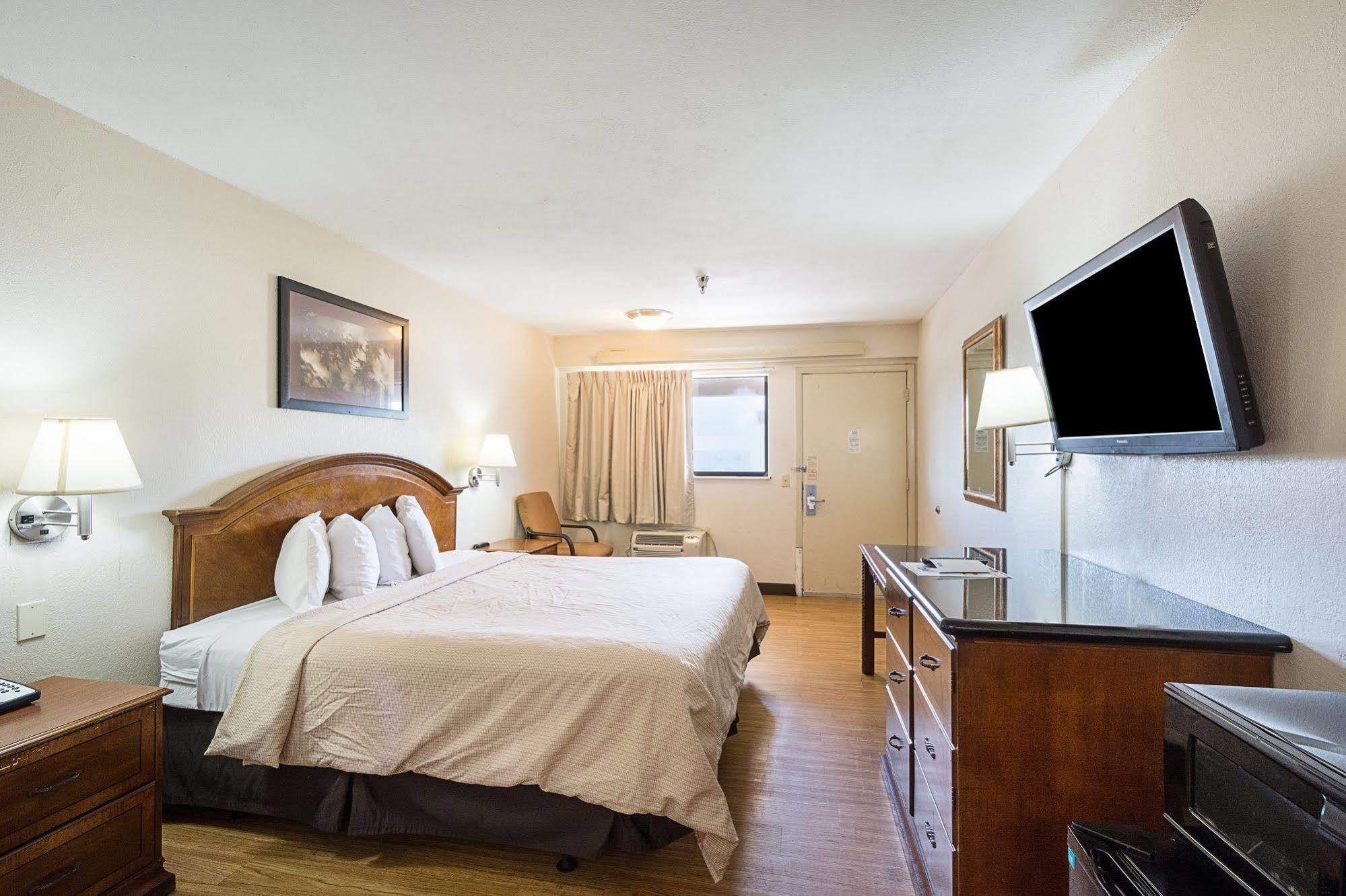 Bay Inn On Busch タンパ エクステリア 写真